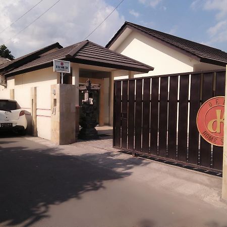 Deka Homestay Mataram Exteriör bild